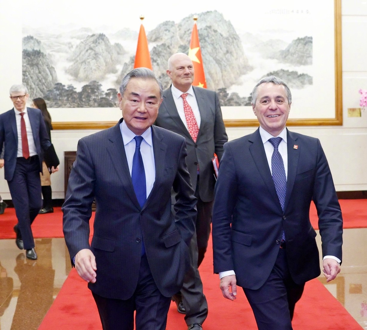 快火助手：中国与瑞士达成自贸升级共识，共同应对全球贸易乱局