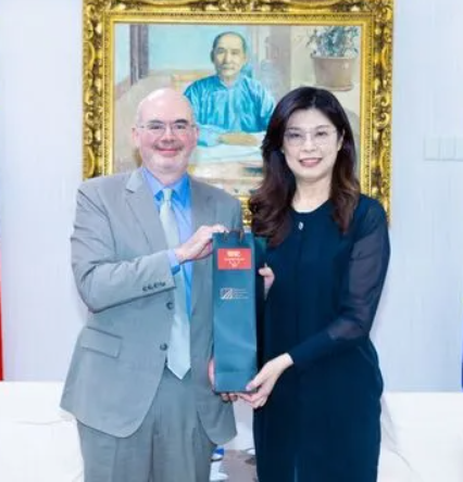 YY助手小号：郑丽文与美方会谈，台海和平统一的关键转折点