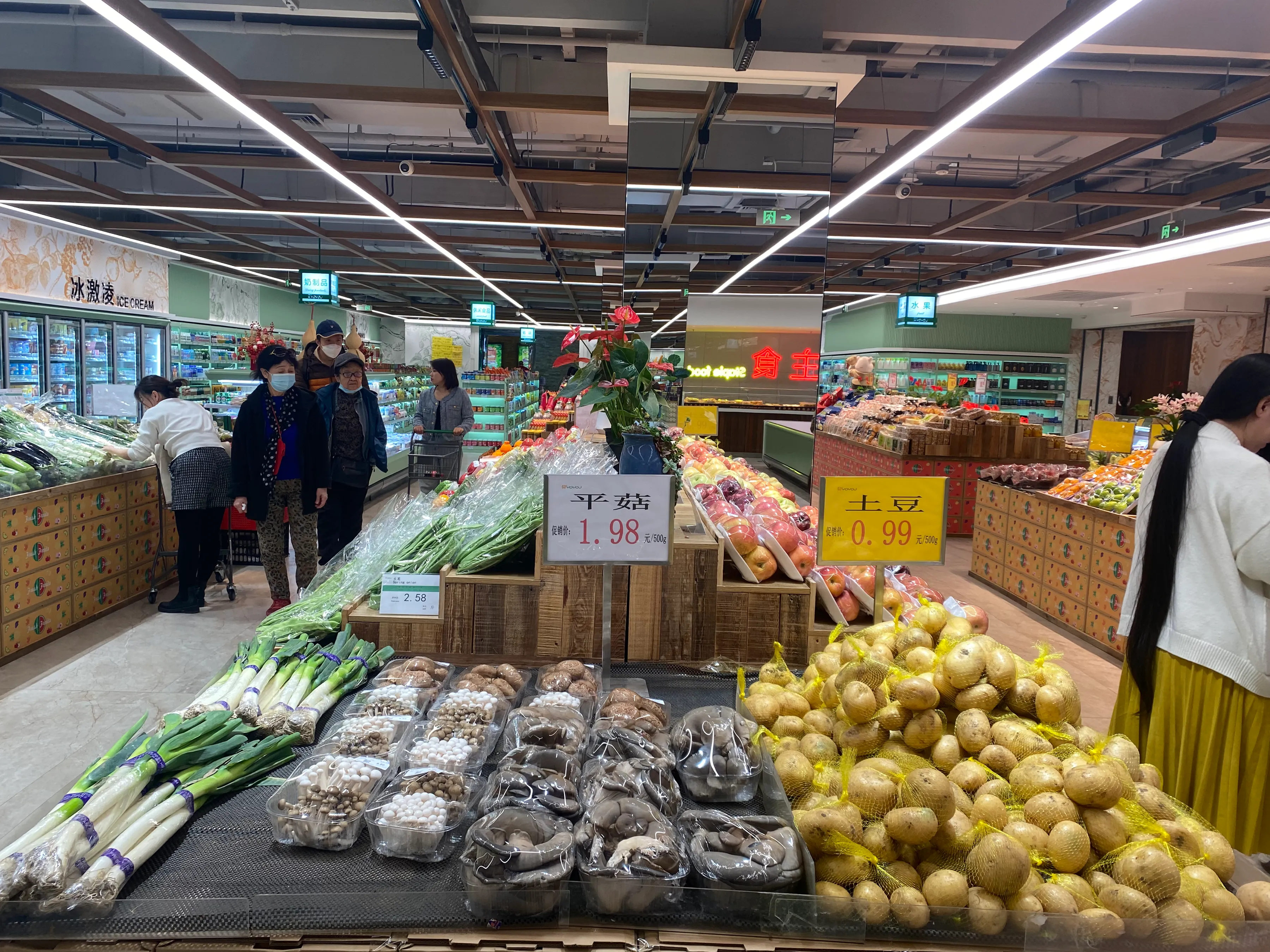 易评助手出评软件：悠唐购物中心新开超市，生活更便捷的美好体验！
