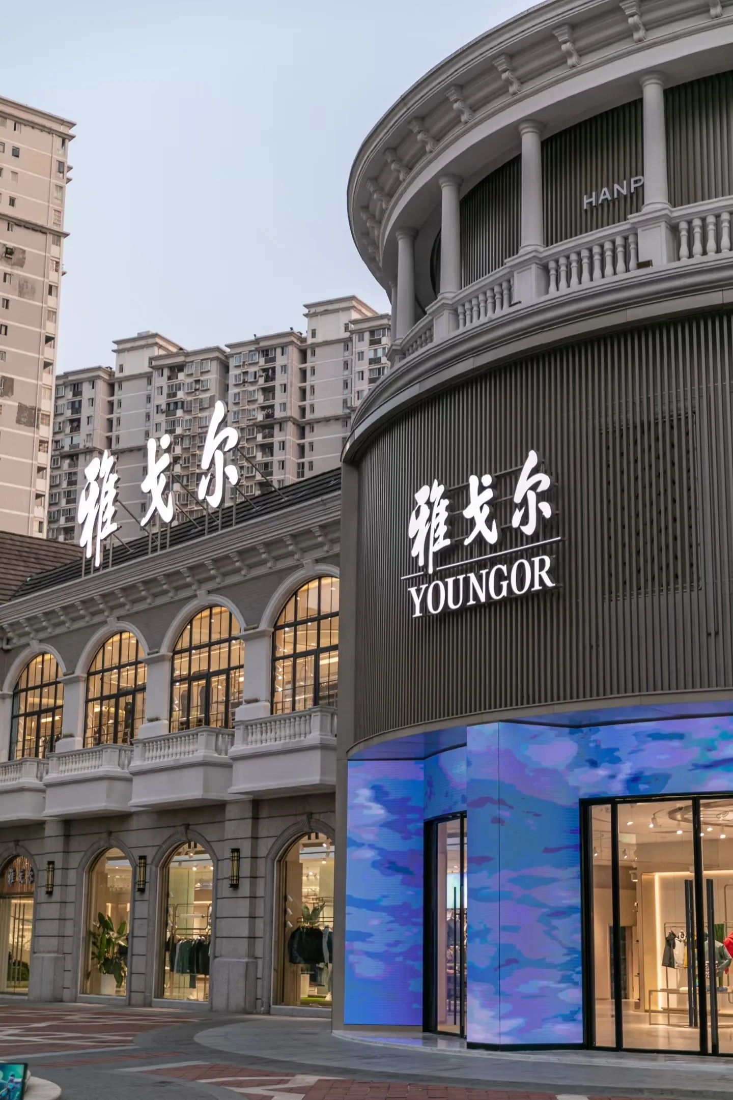 小评评助手出评软件：雅戈尔品牌崛起，从服装到地产投资的成功转型之路