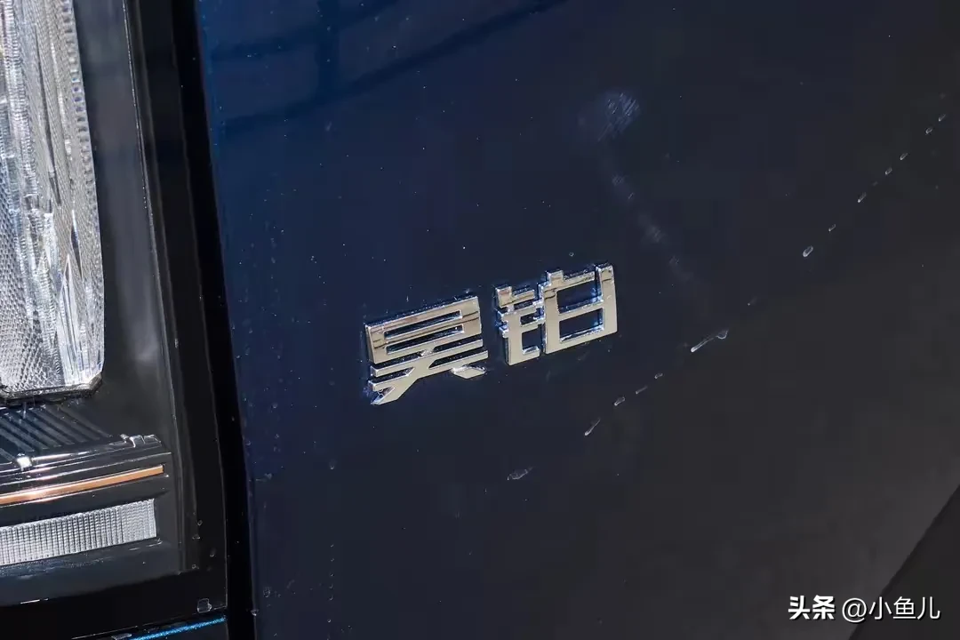 易评助手官网：试驾昊铂HL，燃油与电动科技交汇下的未来出行体验