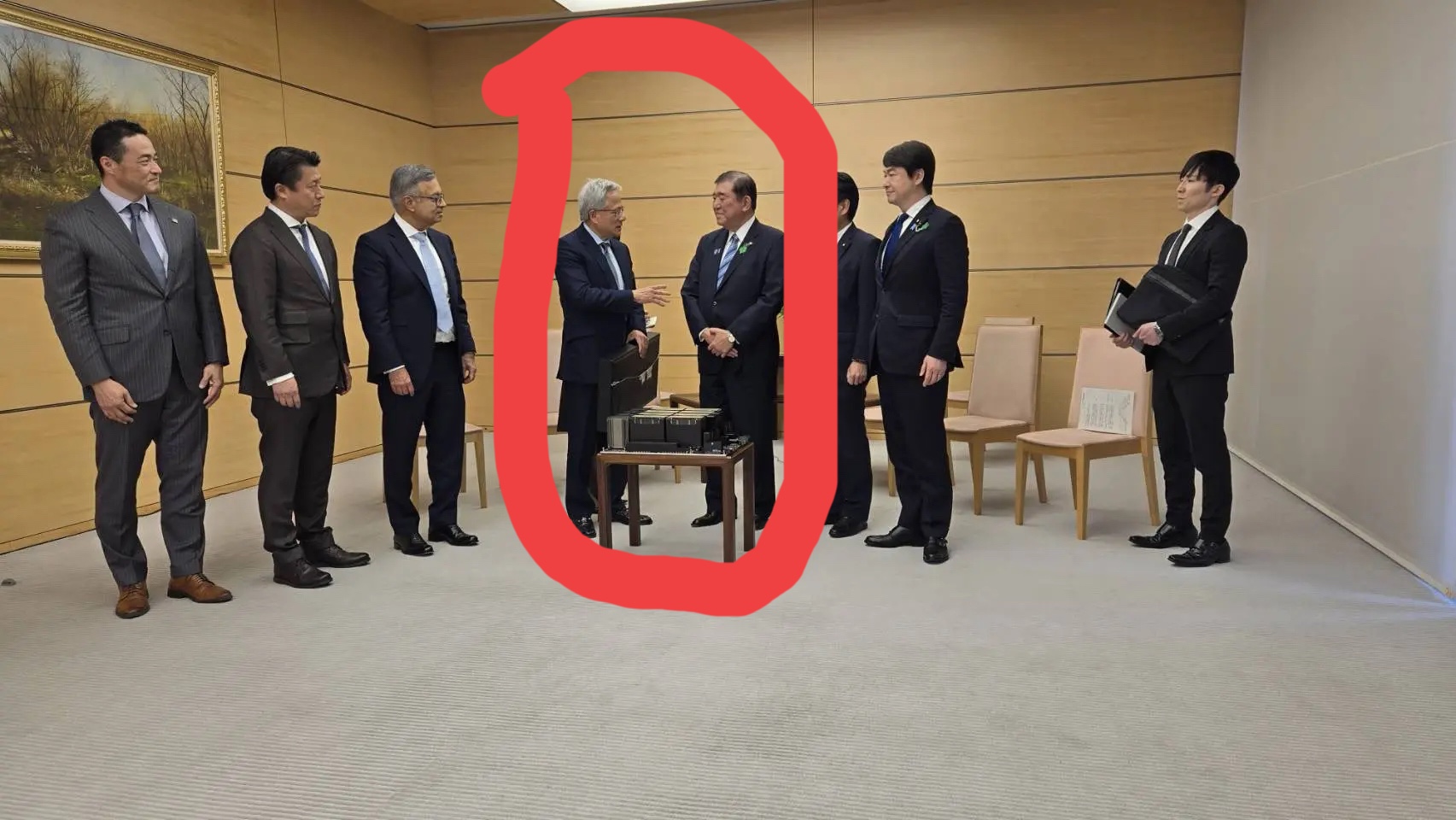 易单助手：英伟达CEO黄仁勋态度变化引发热议，背后真相是什么？