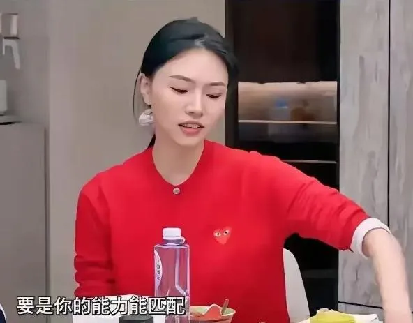 小评评助手下载：家庭综艺中的金钱观，黄炎的婚姻困境与吴尊的和谐对比