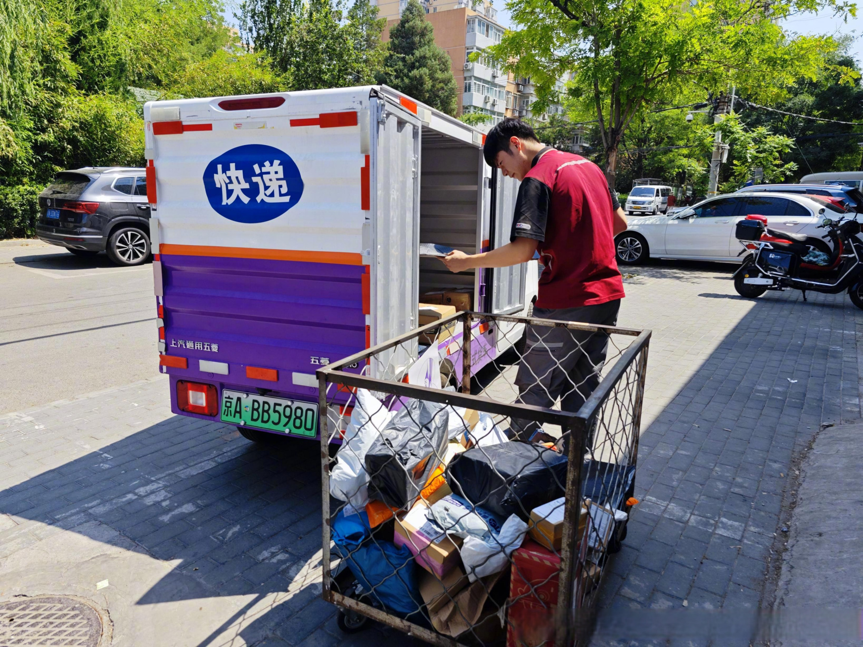 快火助手使用方法：快递行业盈利模式揭秘，一天收入400元的经营经验分享