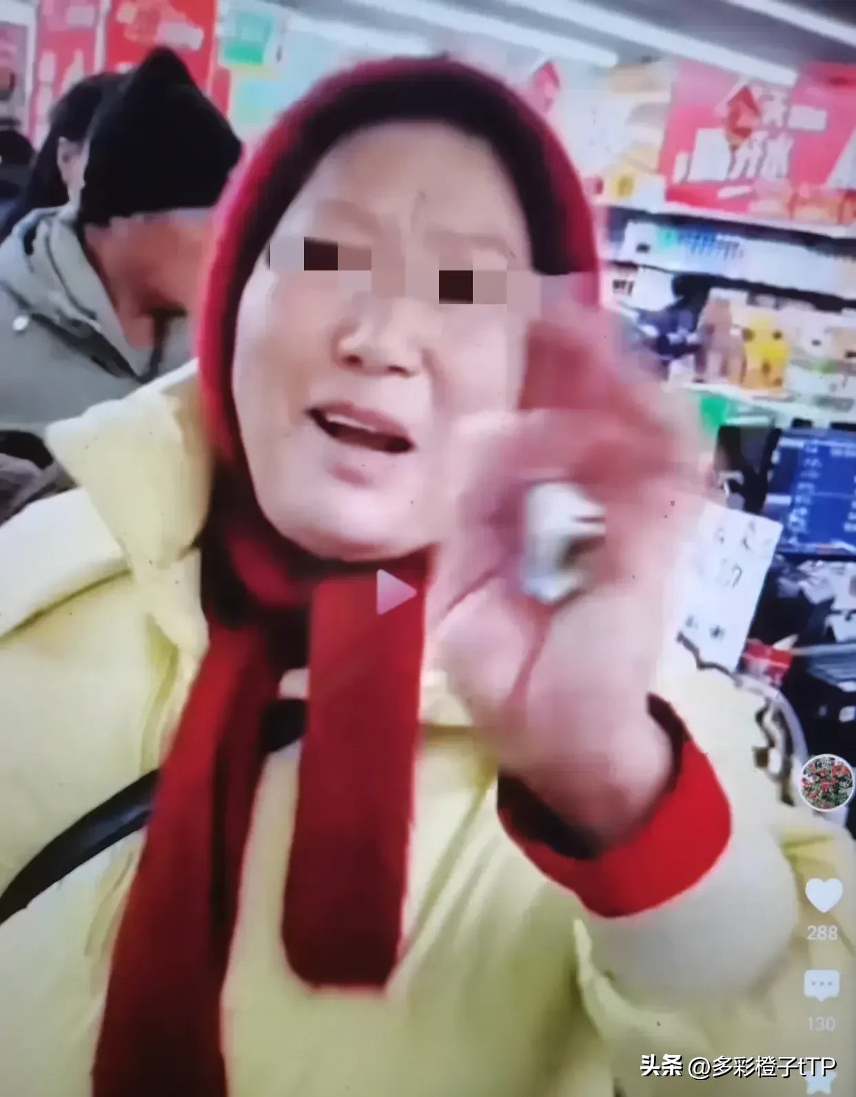 超单助手网站：超市大妈被老板质问，网友直呼，这位“铁粉”真是尴尬又无奈！
