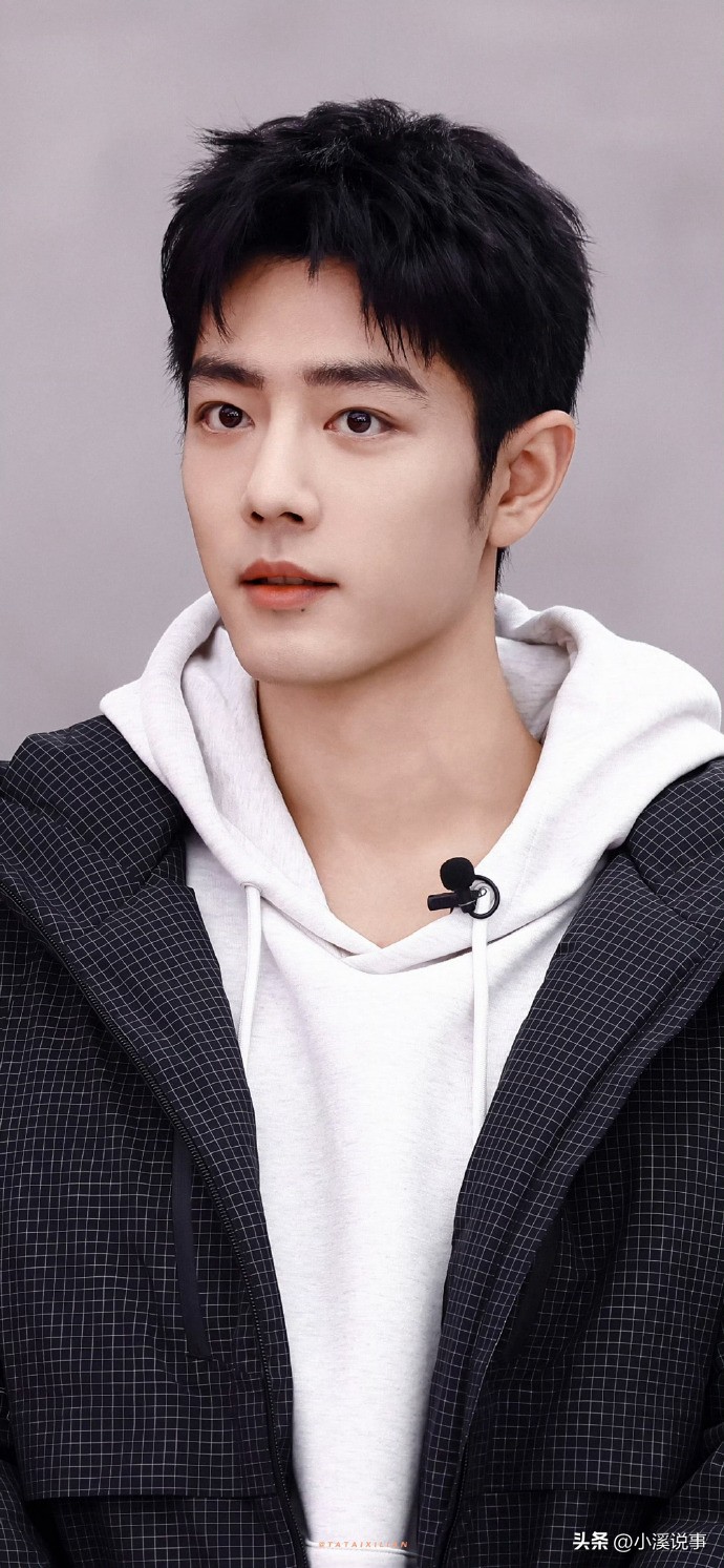 易评助手：肖战与董宇辉，坚韧不拔的努力生活之路