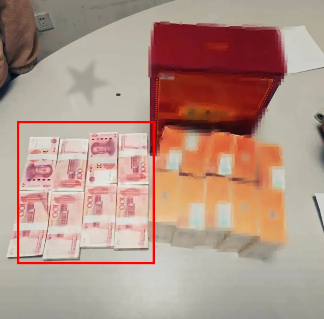 拼多多开团软件使用方法：14岁女孩拆快递发现8万现金，机智报警揭露网络诈骗！