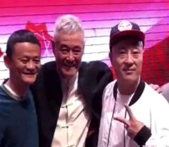 小Q助手网站：赵本山请马云吃豪华宴，真诚招待引发友谊升温