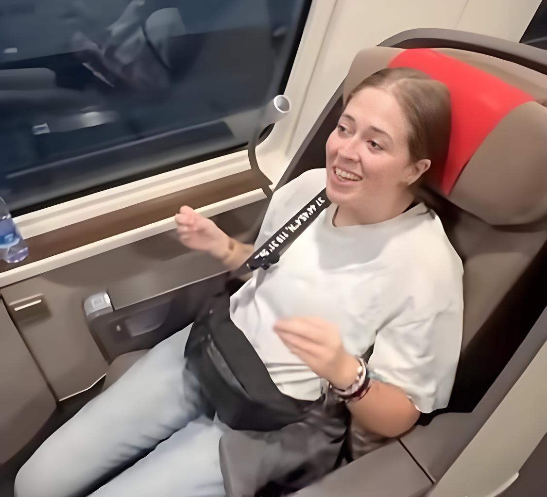 小新助手出评软件：外国游客在华体验热潮，使馆呼吁延长免签政策应对‘旅游戒断反应’