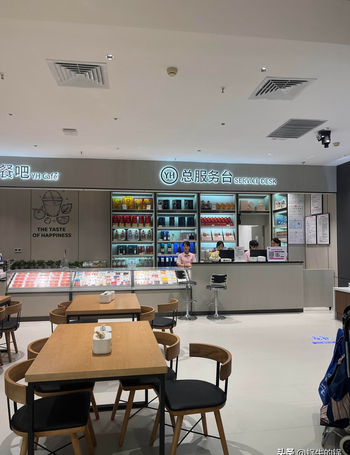 51助手：永辉超市新开业，服务升级吸引顾客排队体验现烤面包