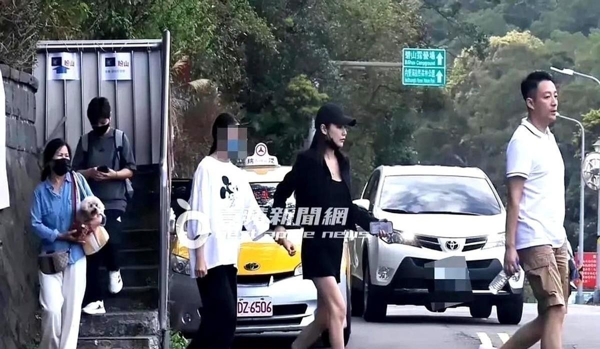夕夕助手：汪小菲家庭生活新转变，在重组家庭中营造情感安全网