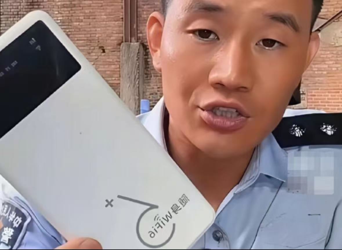 易评助手下载安装：嘎子哥直播穿警服被拘，网友怒斥“活该”引热议！