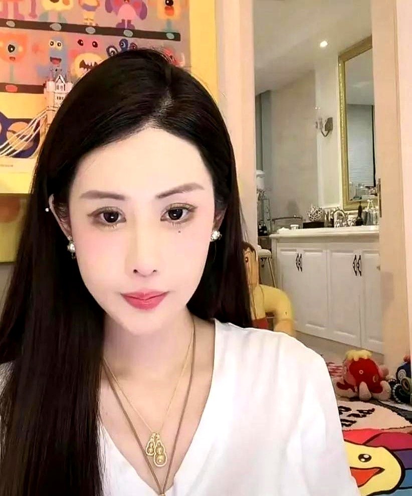 团粉助手：顶流主播韦雪年收入过亿，直播带货到底是泡沫还是机遇？