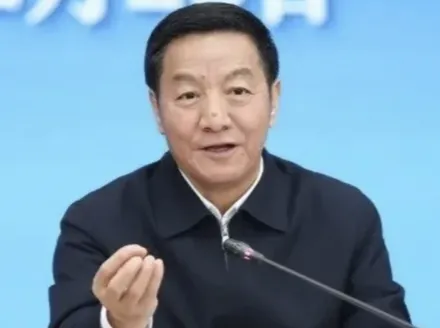 易评助手下载安装：两会提案，保障灵活就业人员权益，推行职业伤害保险制度