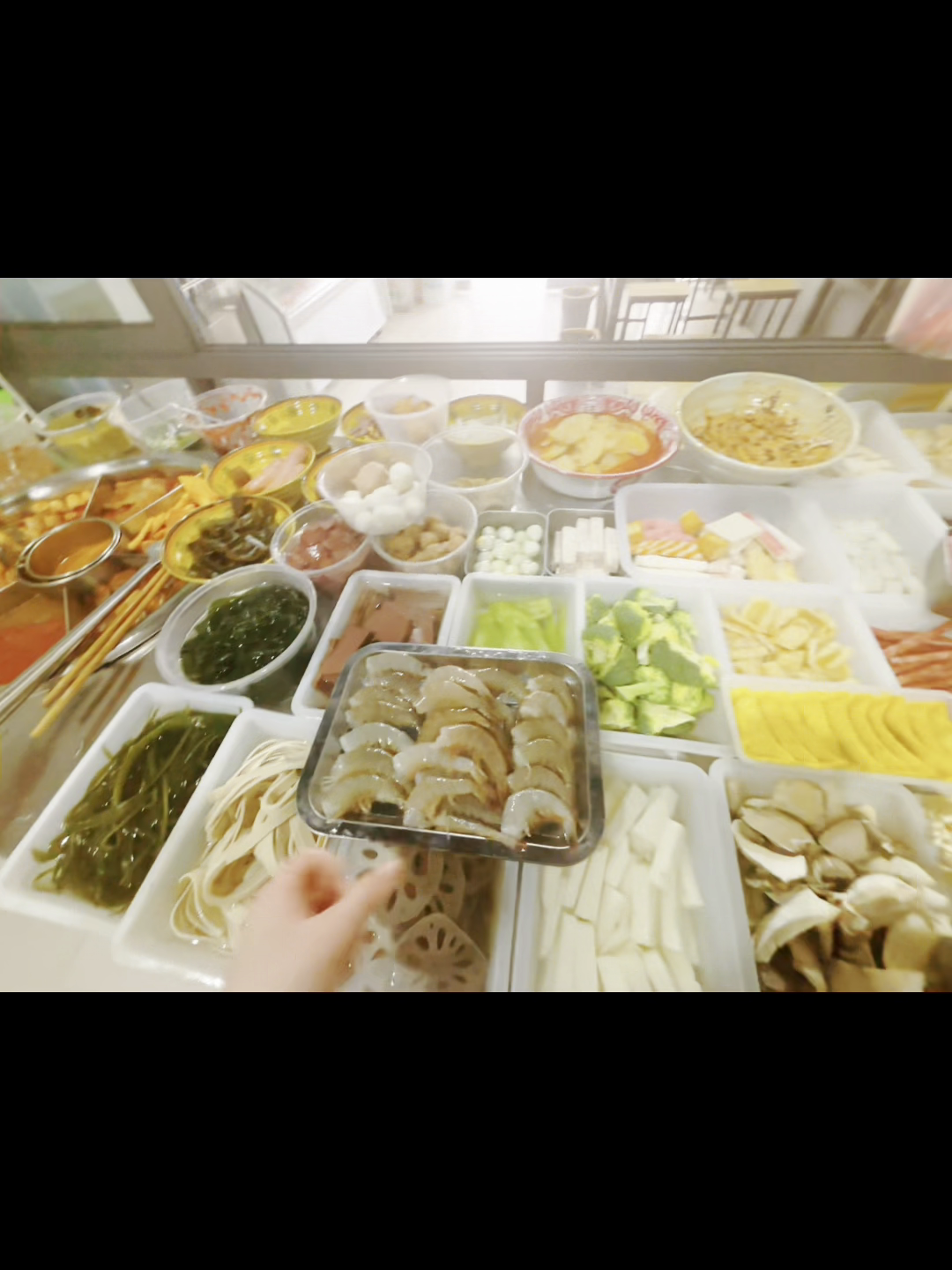 小G助手官网：00后开水煮店营业前的忙碌准备，菜品处理与厨艺提升记录
