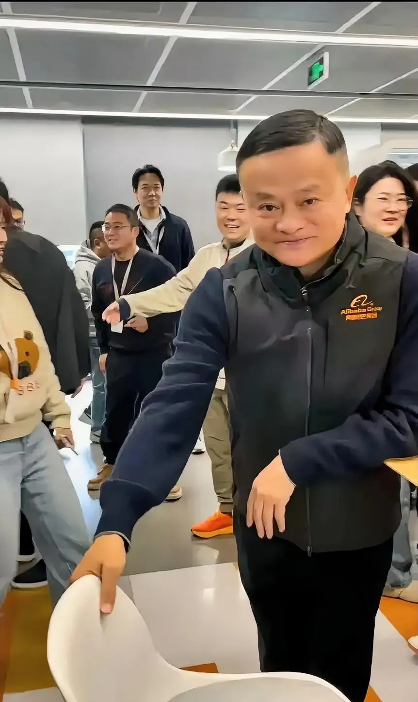 多多精灵：马云退休后依然在行动，企业家的责任与担当
