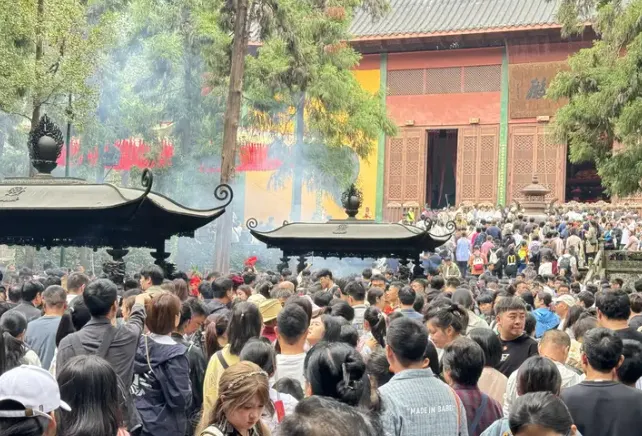 超单助手软件官网：灵隐寺租金260万的背后，景区消费真相与智商税讨论
