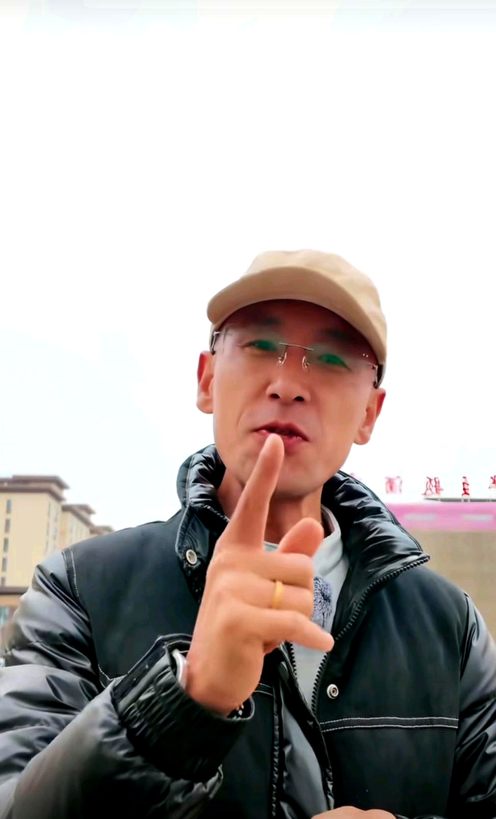 J助手软件官网：罗宏伟与发麦姐的家庭稳定，她为何成为众人佩服的榜样？