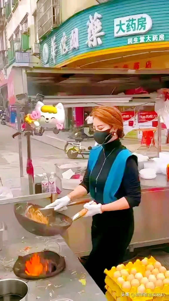 超评助手：炒粉姐的生意起伏，从路边摊到店面，初心为何丢失？