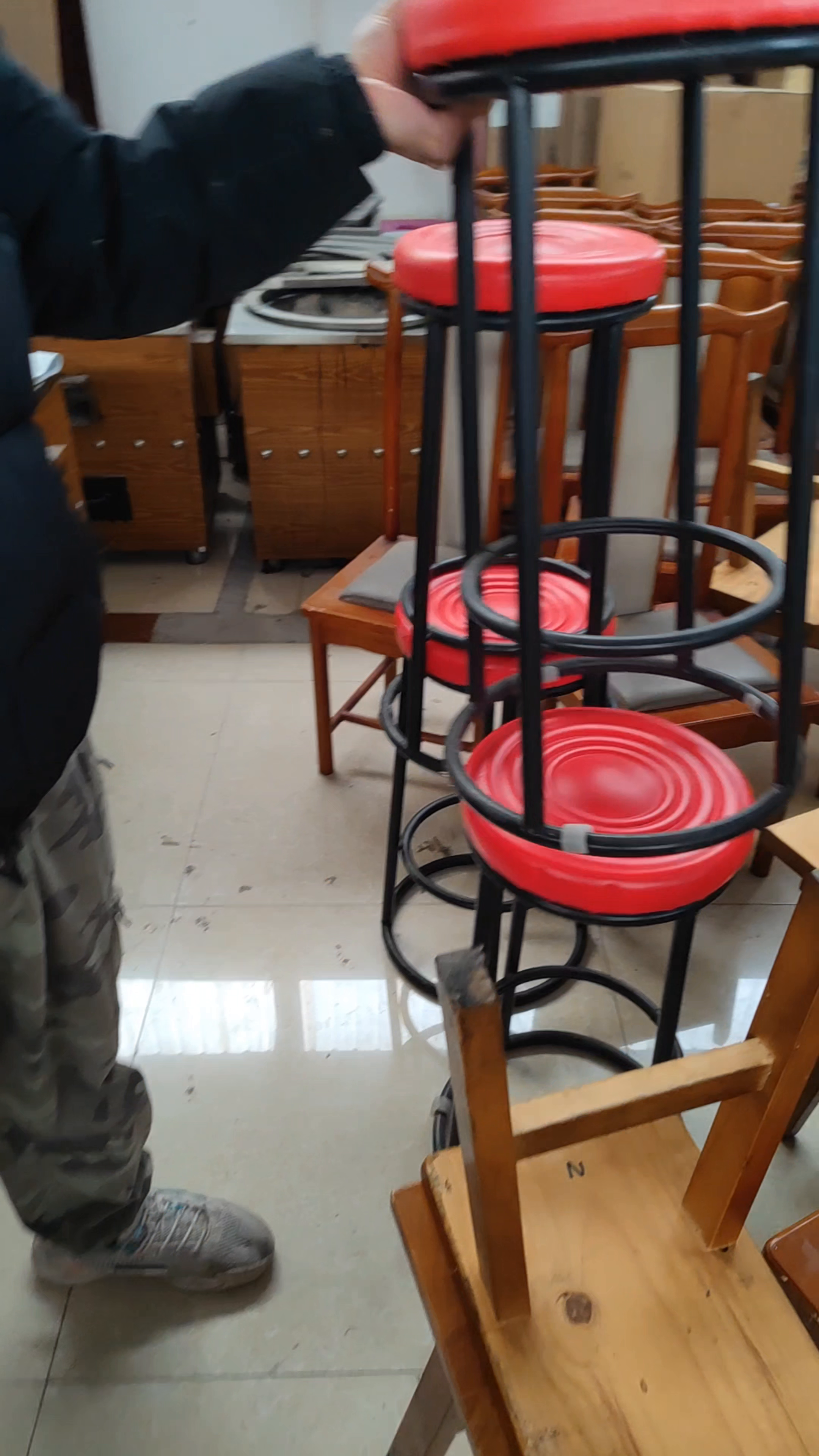 易单助手：早餐店开业，实惠厨具与家具推荐，助您提升营业效率！