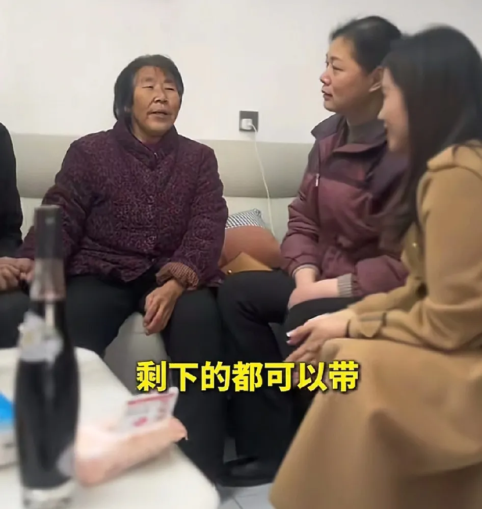 易评助手软件：寻亲团带货引发的公众反感与道德困境分析