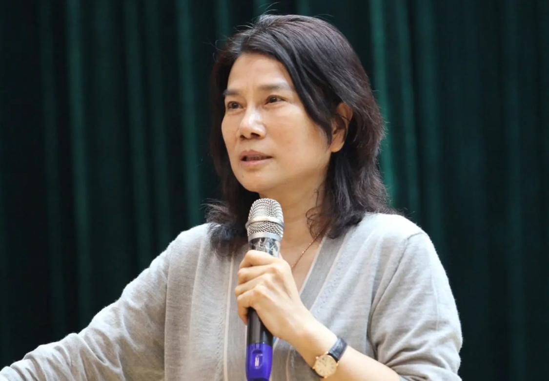 权重大师：董明珠坚定不做小轿车，格力汽车专注环卫车与重卡市场的战略分析