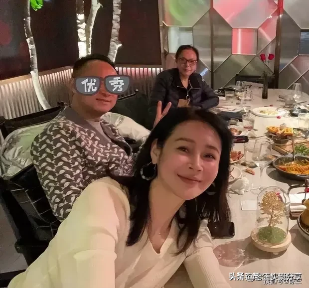 领先助手：拒绝豪门选择汽车销售，她的15年婚姻成宠爱典范