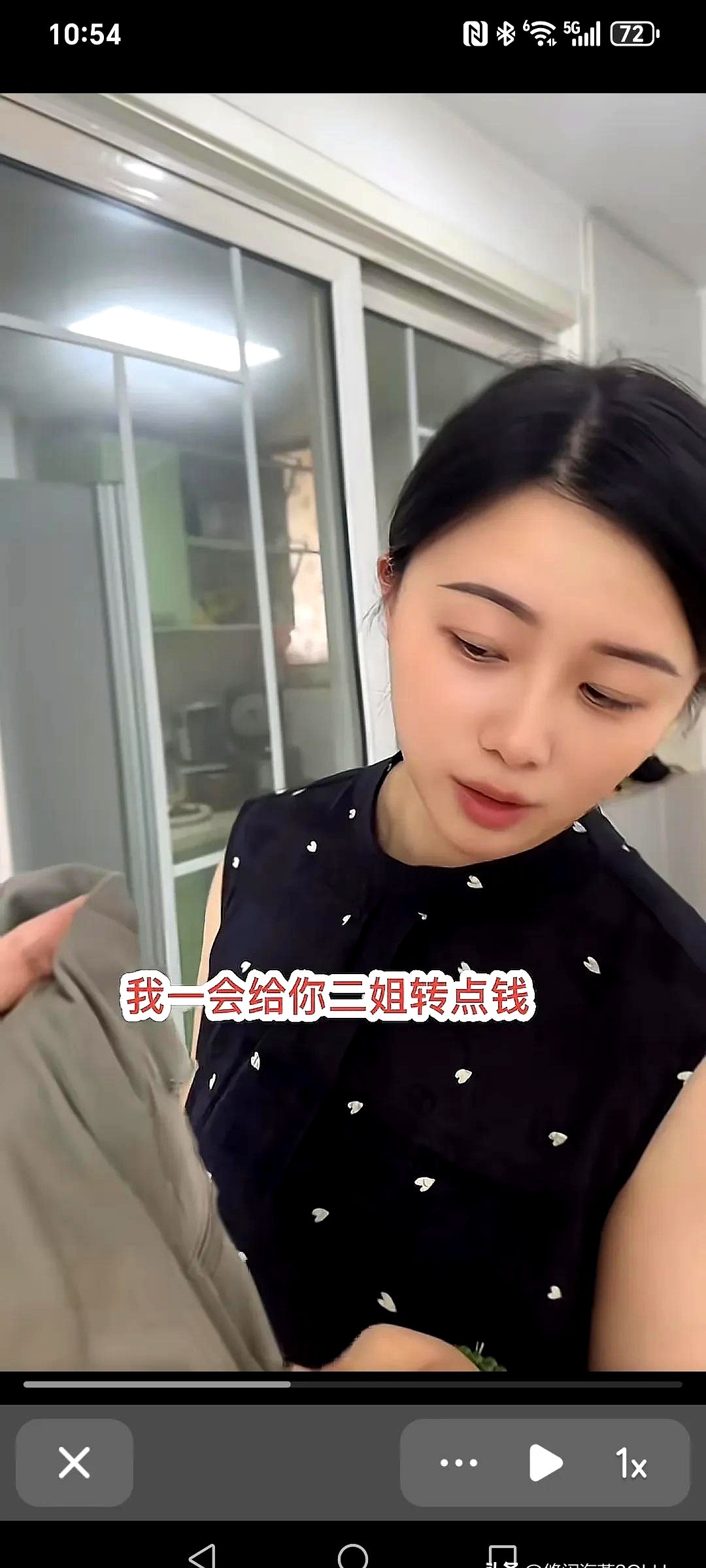 无名助手：短视频火爆背后的家庭伦理，六姐弟的幽默与现实碰撞
