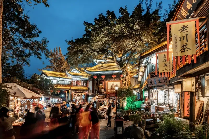 易评助手软件下载：如何在消费主义中保持心态平和，避免被资本收割？