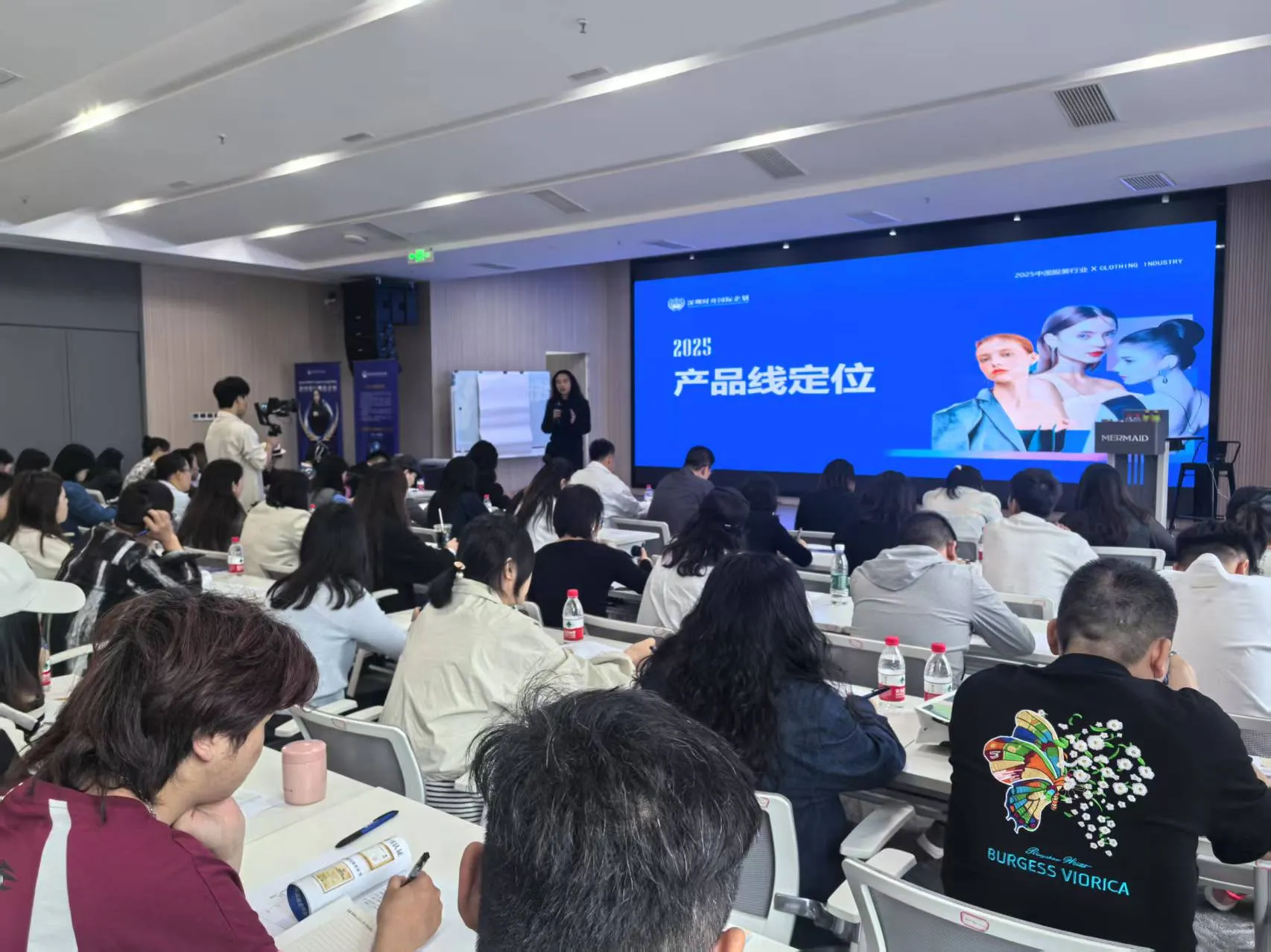 易单助手软件下载：如何通过底层逻辑与品牌基因创新，打造2025春夏女装爆款产品