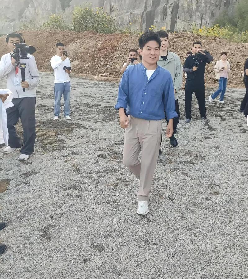 小评助手软件：知识带货新模式，直播课堂与海洋购物的成功之路