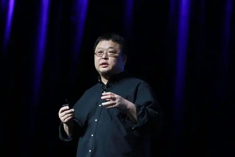 超评助手软件下载：细红线科技大变革，罗永浩总部迁移上海，聚焦AI软件研发新征程