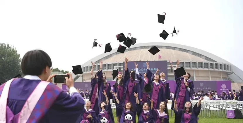 超单助手官网入口：清华大学毕业生留学比例仅9.6%，人才回流助力国内发展新机遇