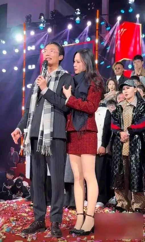 多多留评官网：郭有才的爆红背后，资本操控与年轻人价值观迷失
