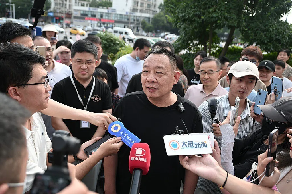 易拼团：胖东来在郑州高铁站开设商业美术馆，传统与创新的完美结合！