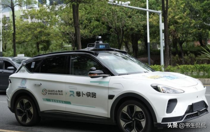 爆款助手：武汉“萝卜快跑”无人车崛起，科技如何重塑出行与传统行业的未来？