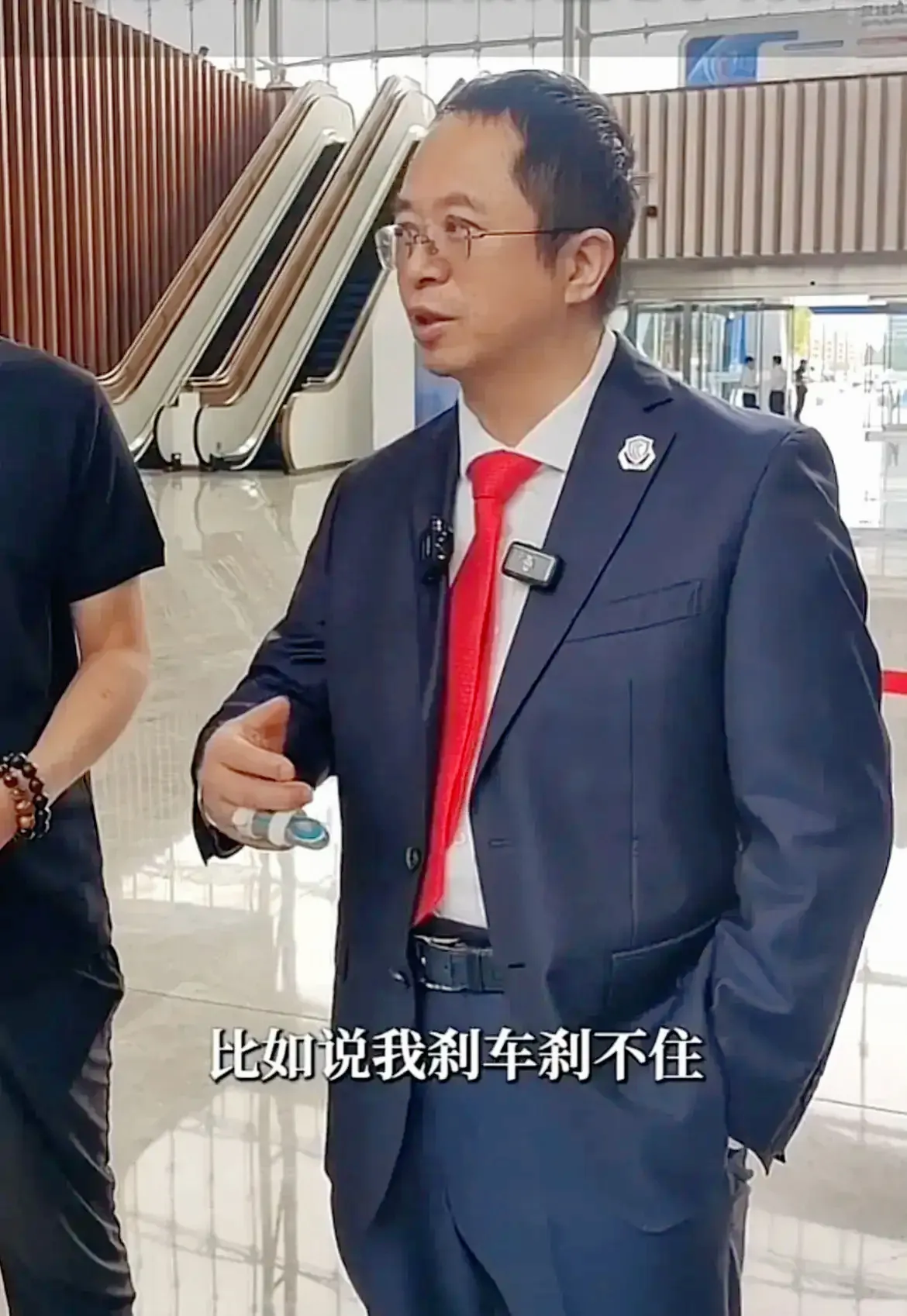 快火助手补单软件：智能汽车安全隐患揭示，周鸿祎警示车厂与车主的紧急呼唤