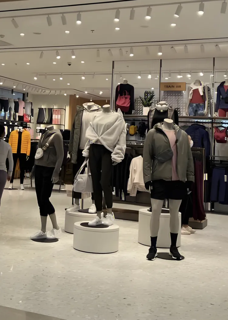 小Z助手：Lululemon的品牌转型，从“白骨精”到小镇贵妇的新时尚选择