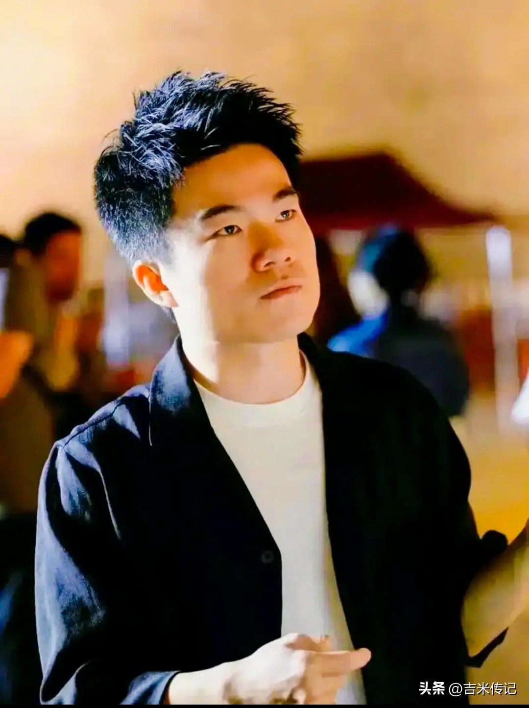 潜力鸭：董宇辉直播带货，如何在新消费时代实现三天销售额达三亿的成功？