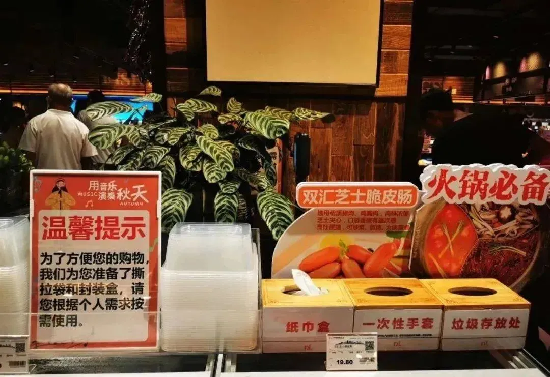 依云助手：胖东来超市春节后人潮汹涌，网友称其为“许昌5A景区”的背后原因解析