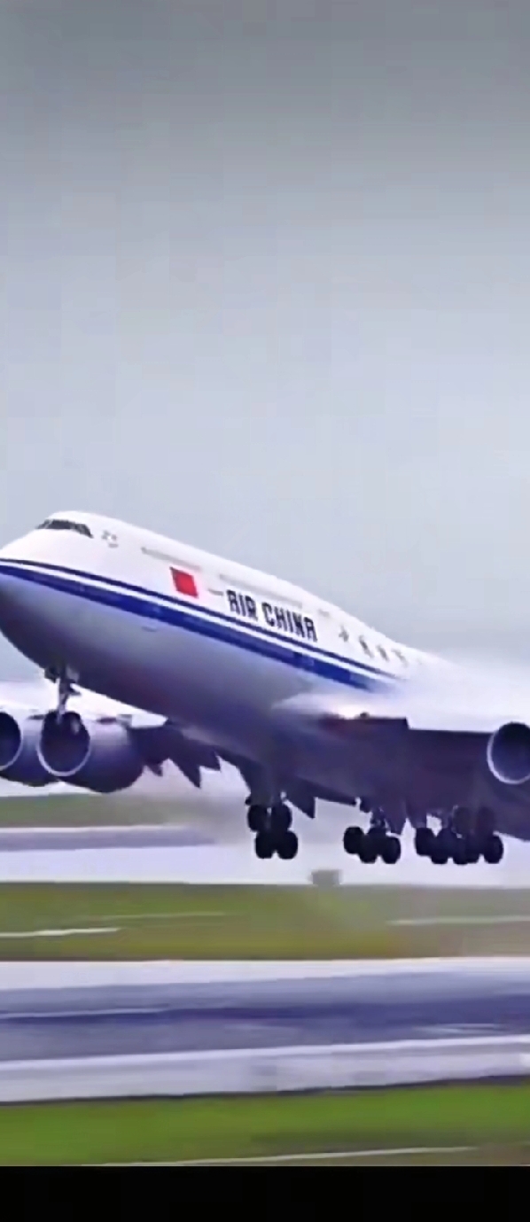 超单助手官网入口：中日航班骤降背后真相揭秘，游客该如何选择？