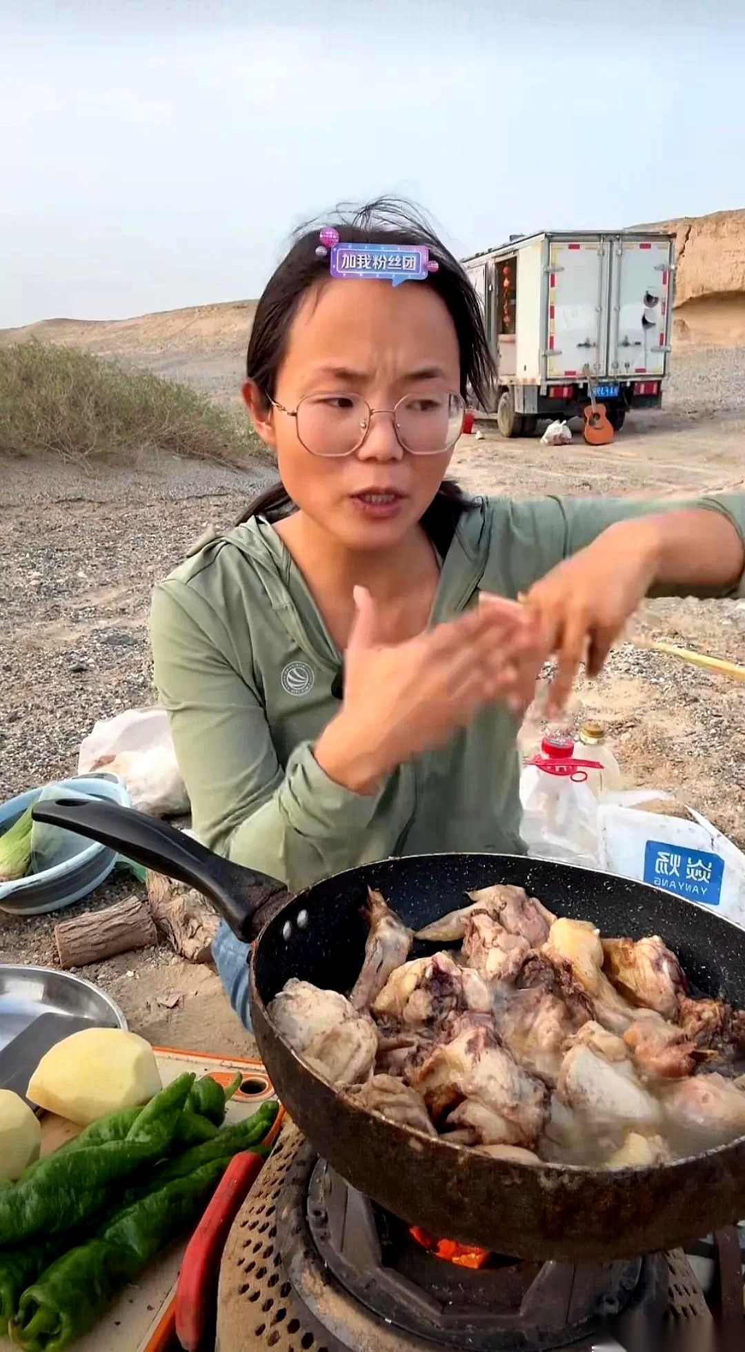 超单助手软件：28岁新疆姑娘的直播带货之路，从自行车到货车的坚持与努力