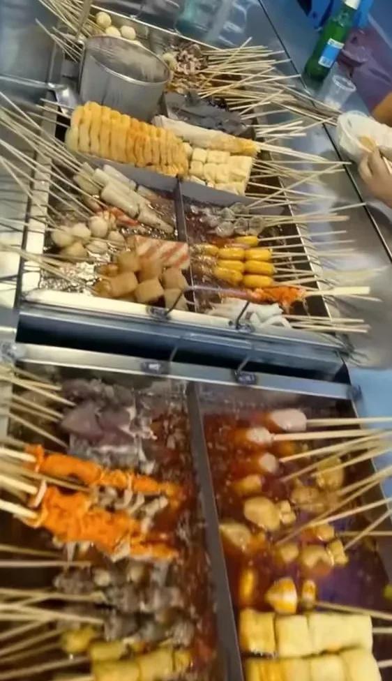 番茄助手开团软件：北京女子麻辣烫店自带牛肉涮锅引发争吵，网友直呼“太没素质”