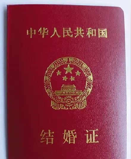 多成团助手：72岁张纪中与31岁娇妻的爱情逆袭，反骨秀恩爱的跨世纪CP