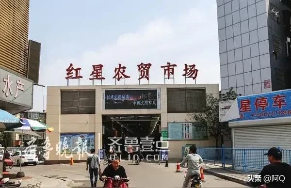 超单助手小号：济宁红星市场的奇遇，一位畸形人与市场摊贩的故事