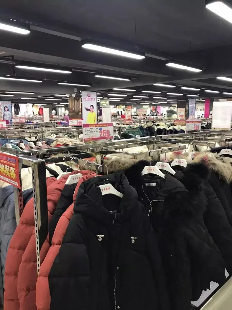 小评评助手怎么用：实体店如何在电商直播冲击下寻求生存与创新之道