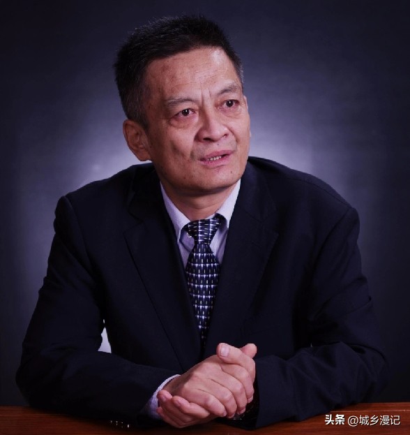 YY助手：西安交大崔建军教授，深耕金融领域的学术与教育领航者