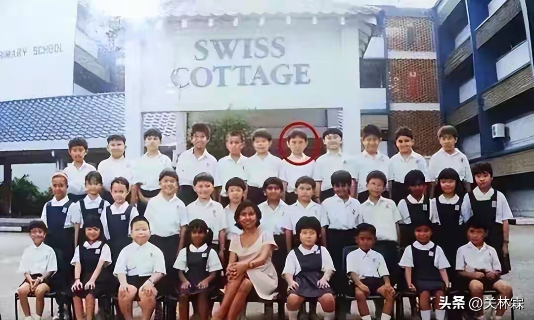 小G助手软件下载：王思聪新加坡现身，红发造型引热议，反差感满分！
