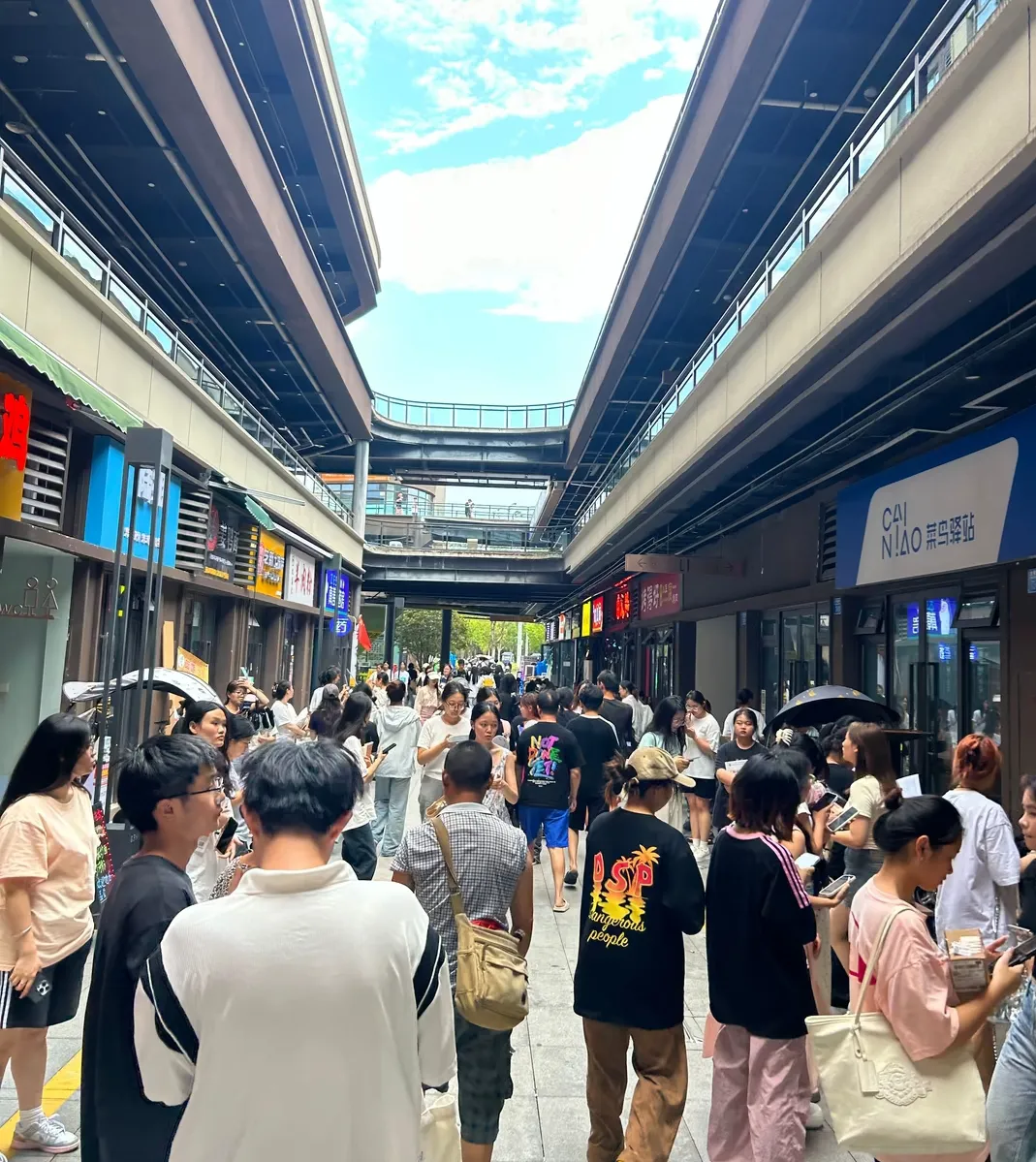 易评助手怎么用：开店选址揭秘，如何选择地段才能吸引顾客提升业绩？
