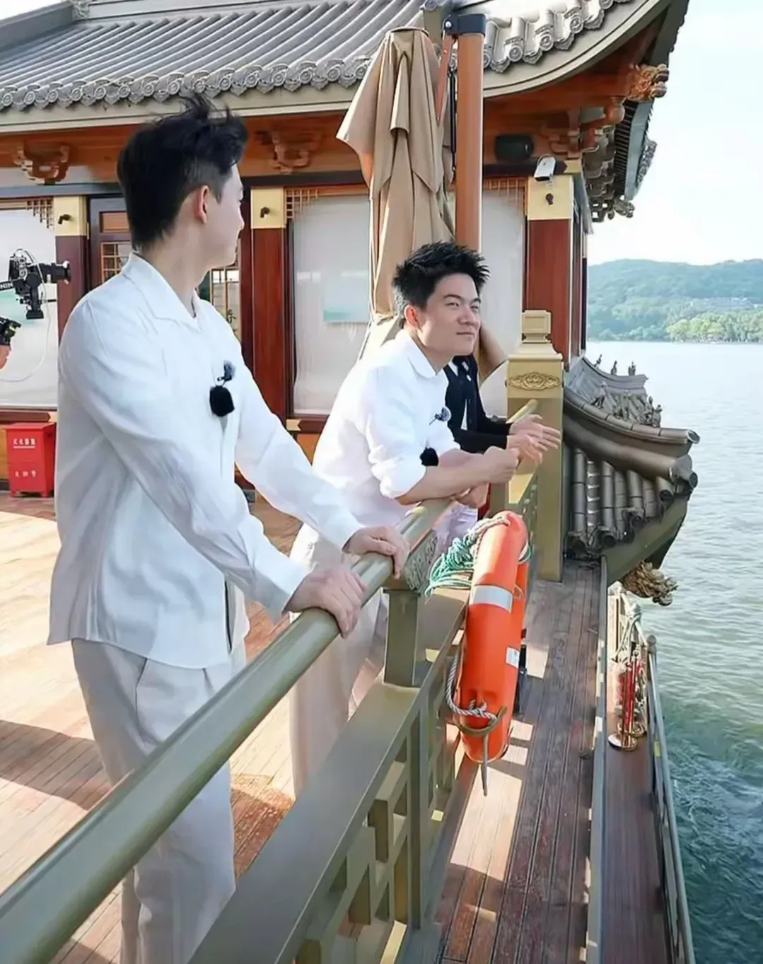 易评助手下载官网：从书呆子到带货神话，董宇辉的职场智慧与坚持之路